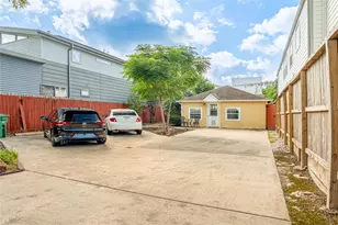 860 E 25th St, Houston, TX 77009 - Photo 3