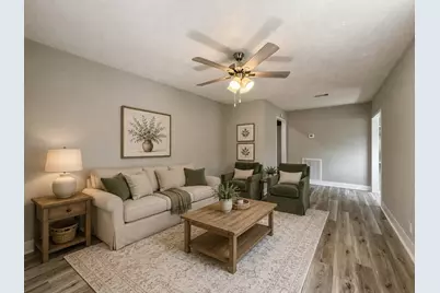 429 17th Avenue N, Texas City, TX 77590 - Photo 1