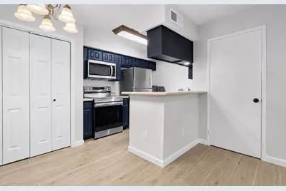 2110 Wilcrest Drive #105, Houston, TX 77042 - Photo 7