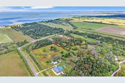 0 Crossover, Anahuac, TX 77514 - Photo 3