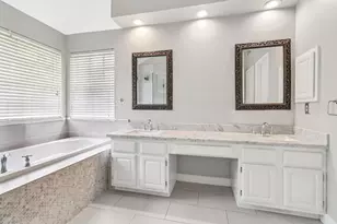 1322 W Forest Dr, Houston, TX 77043 - Photo 19