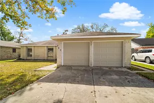327 Windward Dr, League City, TX 77573 - Photo 1