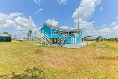 1041 N Monkhouse Drive, Crystal Beach, TX 77650 - Photo 3