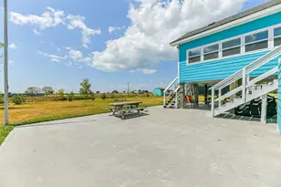 1041 N Monkhouse Dr, Crystal Beach, TX 77650 - Photo 29