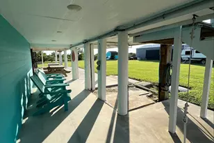 1041 N Monkhouse Dr, Crystal Beach, TX 77650 - Photo 33