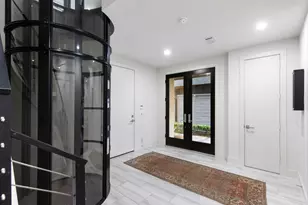 205 Portland St, Houston, TX 77006 - Photo 9