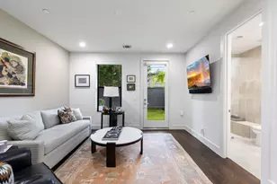 205 Portland St, Houston, TX 77006 - Photo 7