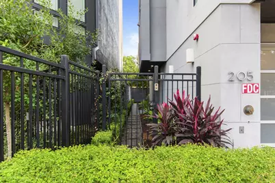 205 Portland Street, Houston, TX 77006 - Photo 3