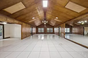 10910 Keese Dr, Houston, TX 77089 - Photo 5