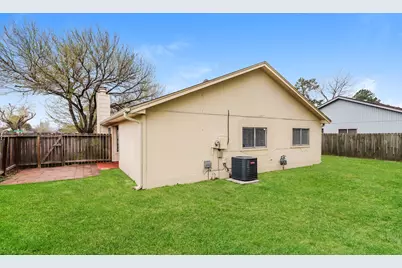 10810 Lakewood Oaks Drive, Sugar Land, TX 77498 - Photo 15
