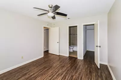 10810 Lakewood Oaks Drive, Sugar Land, TX 77498 - Photo 9