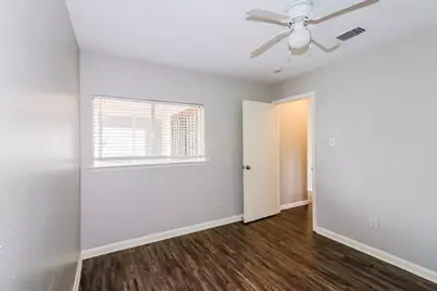 10810 Lakewood Oaks Drive, Sugar Land, TX 77498 - Photo 11