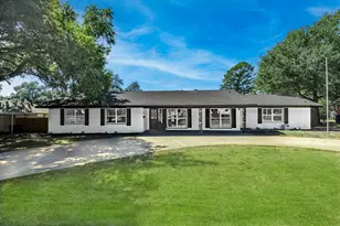 227 Ivy St, Navasota, TX 77868 - Photo 1