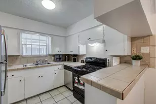 5542 Holly St, Houston, TX 77081 - Photo 3