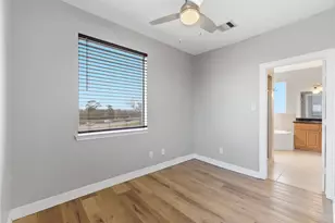 408 Eichwurzel Ln, Houston, TX 77009 - Photo 35