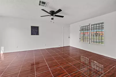 10027 Valley Sun Drive, Houston, TX 77078 - Photo 19