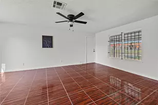 10027 Valley Sun Dr, Houston, TX 77078 - Photo 19