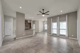 398 Rolling Hills Dr, Conroe, TX 77304 - Photo 5