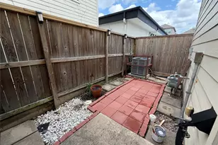 8715 Meadowcroft Dr, Houston, TX 77063 - Photo 15