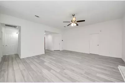 4922 E Laureldale Drive, Houston, TX 77041 - Photo 11