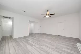 4922 E Laureldale Dr, Houston, TX 77041 - Photo 11