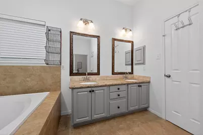 42 W Gaslight Place, The Woodlands, TX 77382 - Photo 27