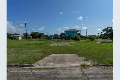260 E Deberry Avenue, Aransas Pass, TX 78336 - Photo 9
