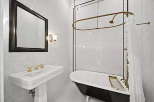 220 W 10th St, Houston, TX 77008 - Photo 17