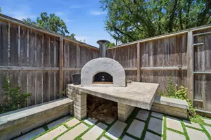 220 W 10th St, Houston, TX 77008 - Photo 29