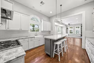 220 W 10th St, Houston, TX 77008 - Photo 9