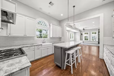 220 W 10th Street, Houston, TX 77008 - Photo 9