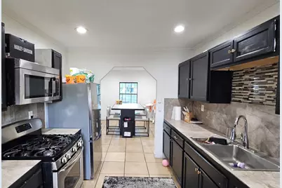 402 W James Avenue, Baytown, TX 77520 - Photo 13