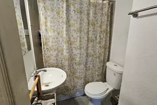 402 W James Ave, Baytown, TX 77520 - Photo 21