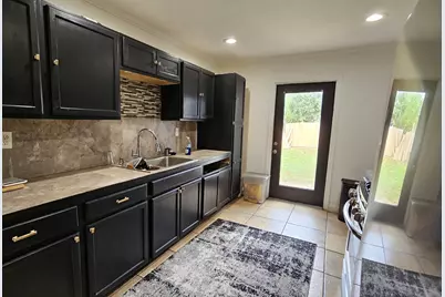 402 W James Avenue, Baytown, TX 77520 - Photo 11