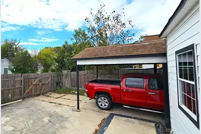 402 W James Avenue, Baytown, TX 77520 - Photo 5