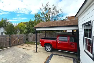 402 W James Ave, Baytown, TX 77520 - Photo 5