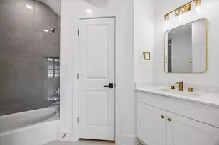 1323 W 22nd St, Houston, TX 77008 - Photo 23