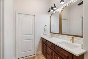 636 W Lake Dr, Livingston, TX 77351 - Photo 9