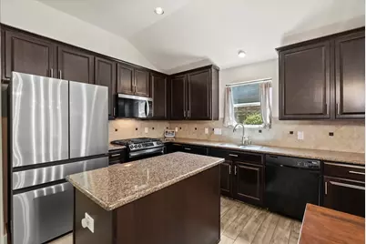 1135 Treasure Court, Baytown, TX 77521 - Photo 3