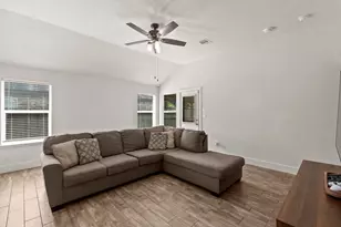1135 Treasure Ct, Baytown, TX 77521 - Photo 7