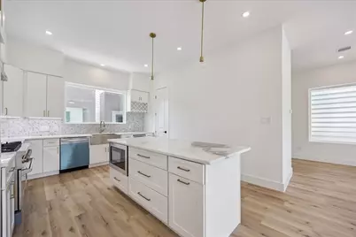 1034 W 17th St Street #D, Houston, TX 77008 - Photo 5