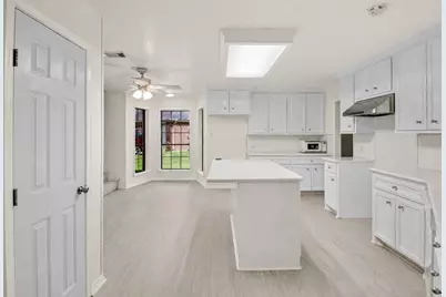 1010 Mockingbird Lane, Richwood, TX 77531 - Photo 9