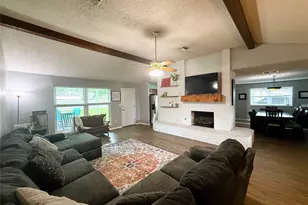 1006 Fairlane Dr, Ganado, TX 77962 - Photo 5