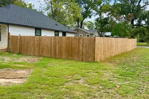 211 Moss Ave, Hearne, TX 77859 - Photo 11