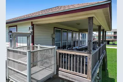 2006 Idyle View, Crystal Beach, TX 77650 - Photo 9