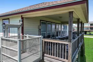 2006 Idyle View, Crystal Beach, TX 77650 - Photo 9