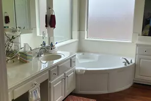 13906 Normandy Ct, Sugar Land, TX 77498 - Photo 7