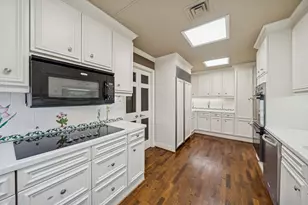 1111 Hermann Dr, Houston, TX 77004 - Photo 19