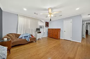 5326 Redstart St, Houston, TX 77096 - Photo 19