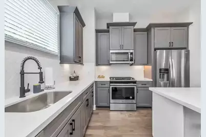 1915 Kolfahl Street #B, Houston, TX 77023 - Photo 7